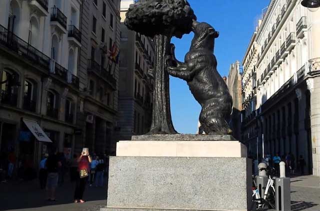 Estatua del oso y el madroño en Madrid