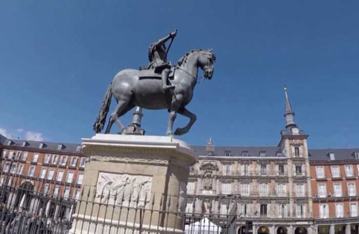 Estatua de la Plaza Mayor de Madrid